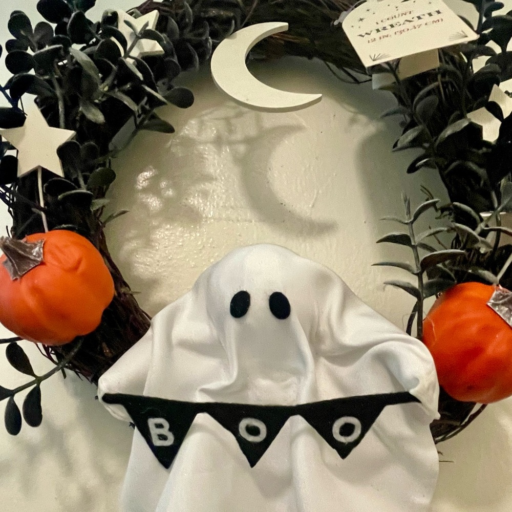 Ghost Wreath with Mini Pumpkins, Moon and Stars - Picture 5 of 8